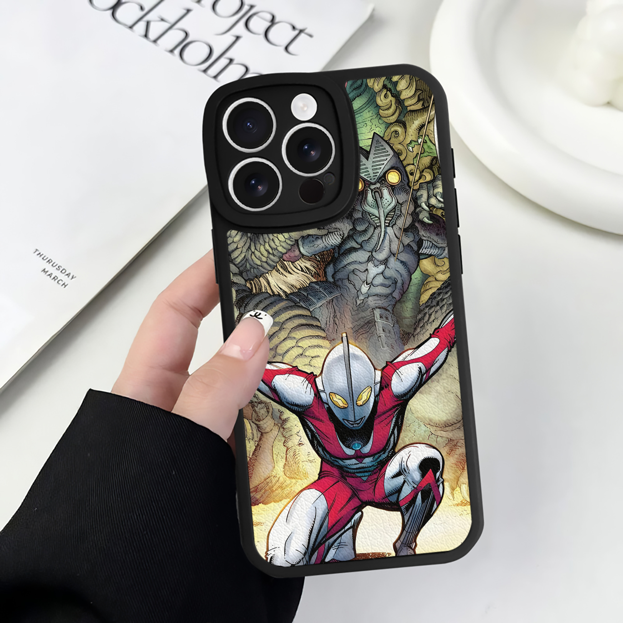 （画像用） ウルトラマン Ultraman 【iPhone 16シリーズ対応】シリコンスマホケース（レザー調） 材質：シリコン